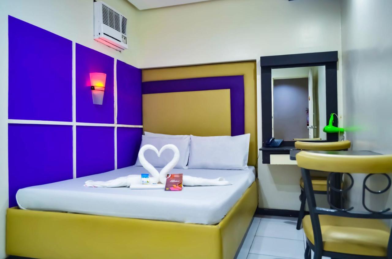 Hotel 99 Cubao Кесон-Сити Экстерьер фото