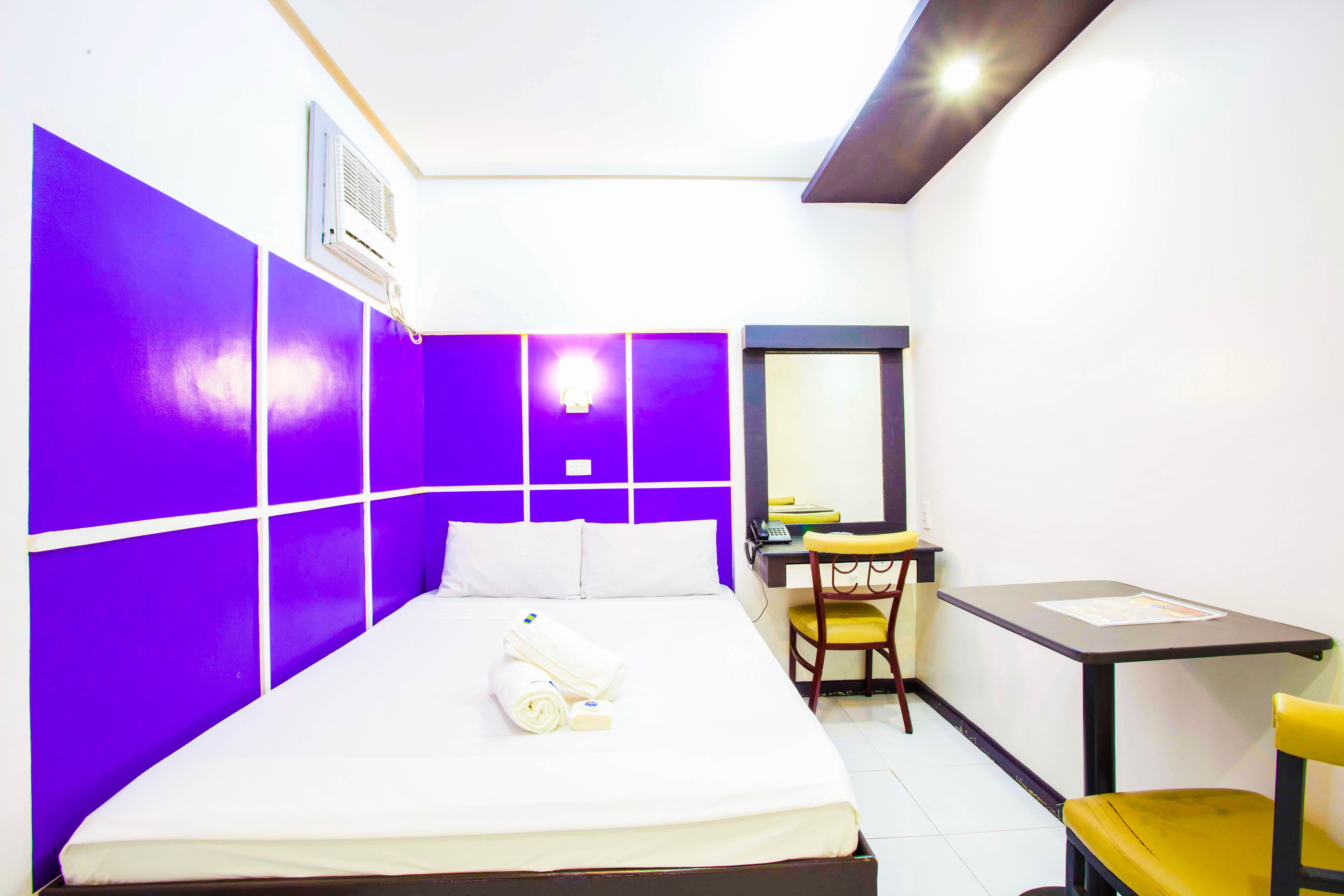 Hotel 99 Cubao Кесон-Сити Экстерьер фото