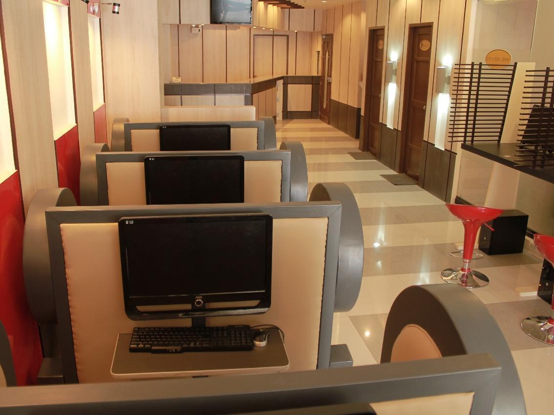 Hotel 99 Cubao Кесон-Сити Экстерьер фото