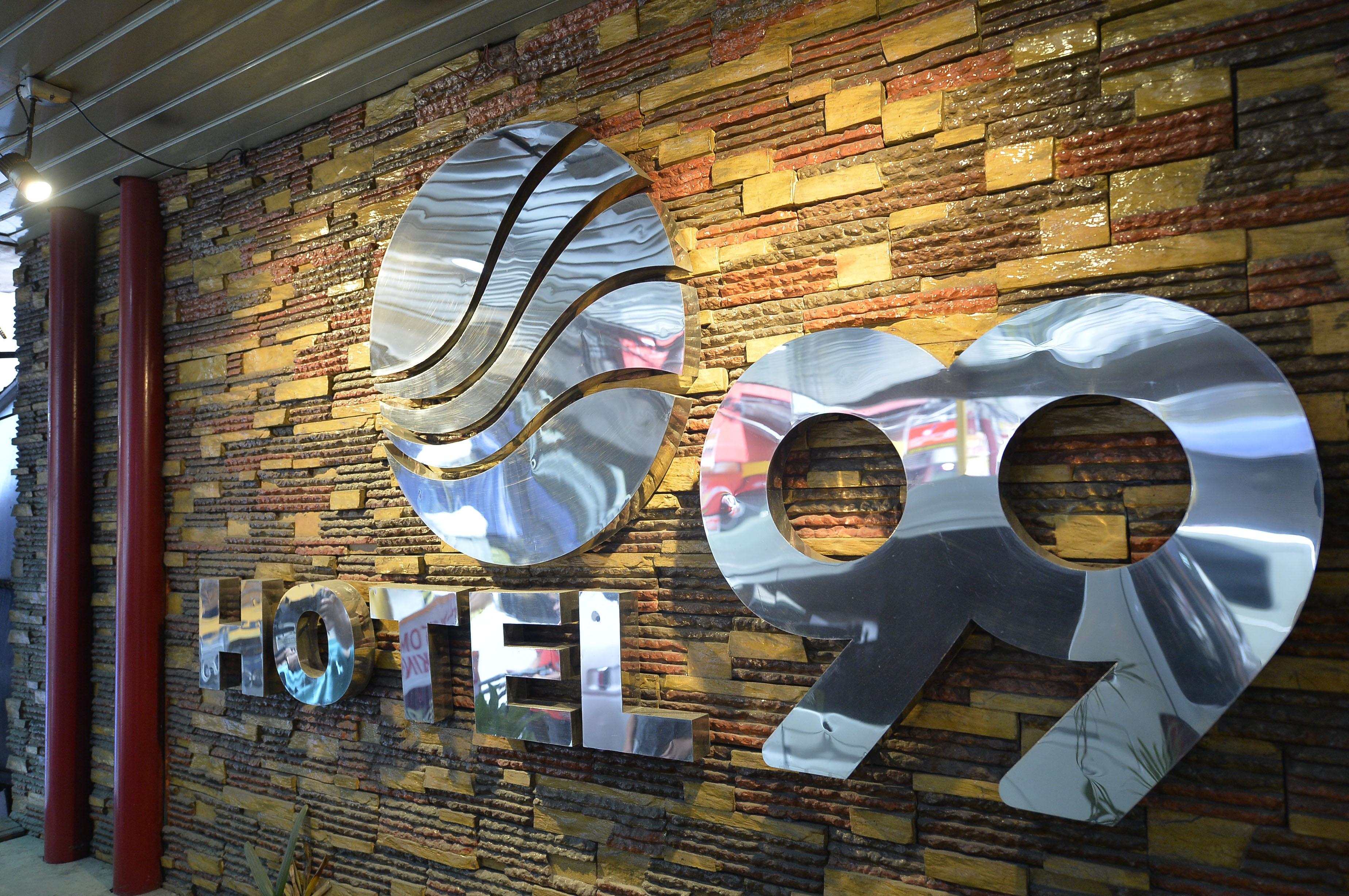 Hotel 99 Cubao Кесон-Сити Экстерьер фото