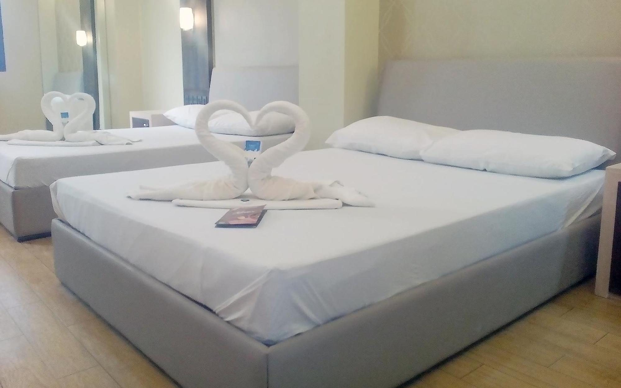 Hotel 99 Cubao Кесон-Сити Экстерьер фото