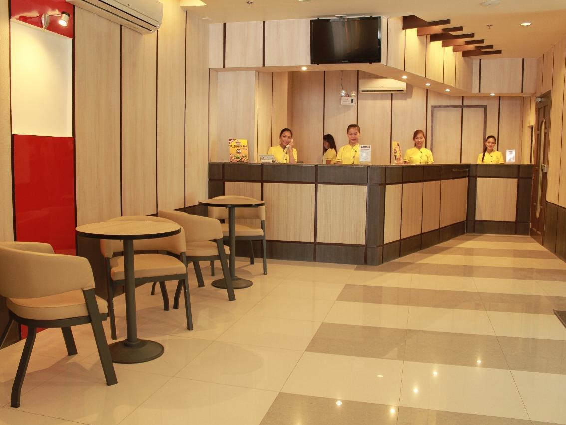 Hotel 99 Cubao Кесон-Сити Экстерьер фото