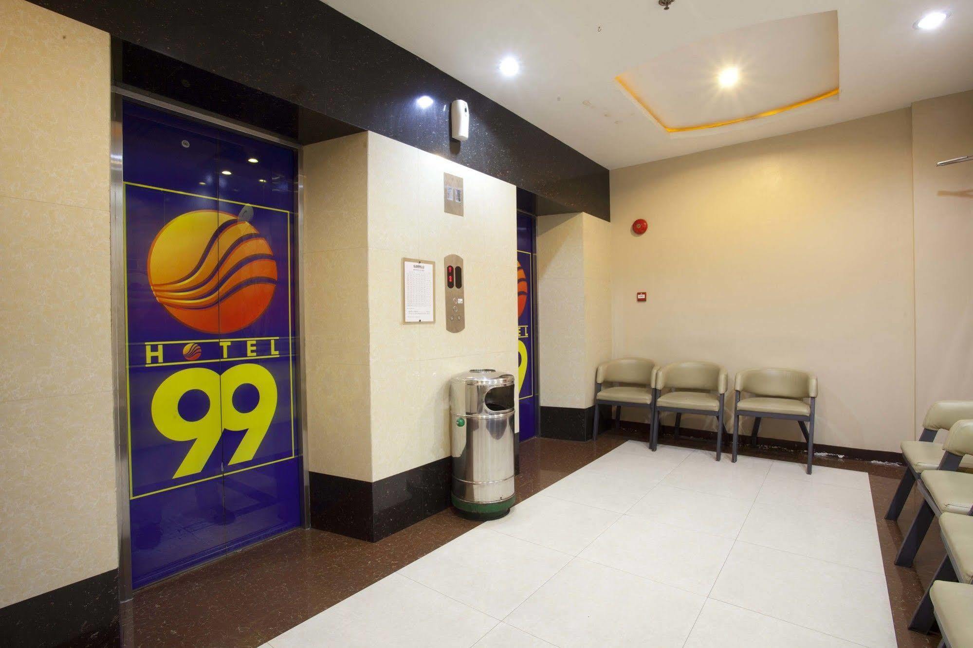 Hotel 99 Cubao Кесон-Сити Экстерьер фото