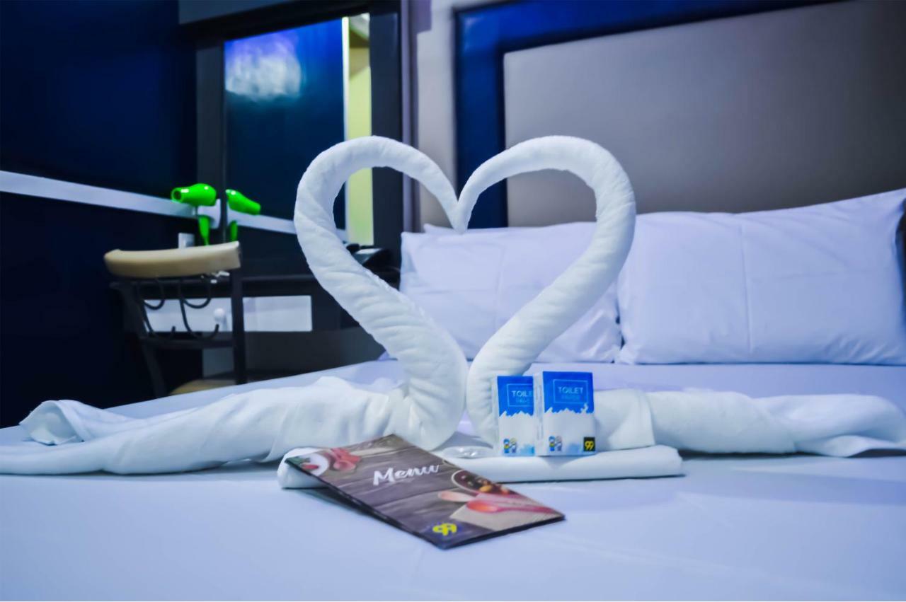 Hotel 99 Cubao Кесон-Сити Экстерьер фото